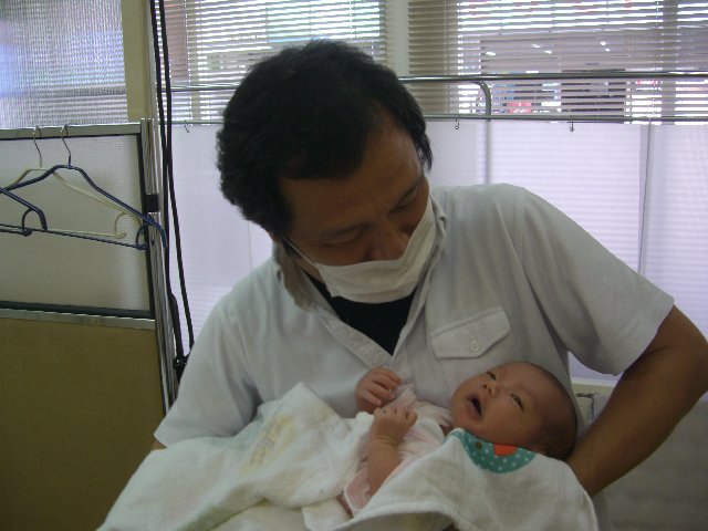 赤ちゃん施術中（写真公開はママさん了解済み）